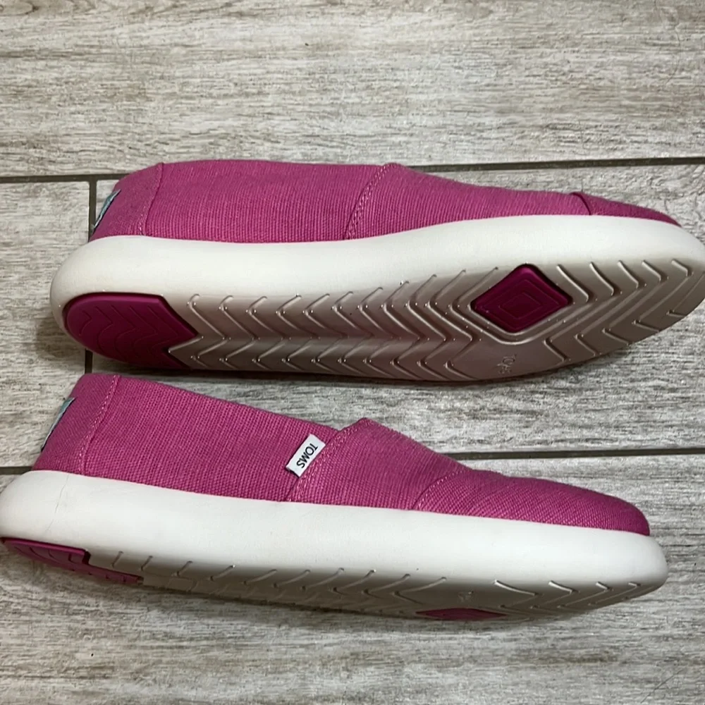 Toms Pink & White Canvas Slip Ons-9.5 - Picture 3 of 9